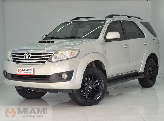 TOYOTA HILUX SW4 3.0 SRV 4X4 16V TURBO INTERCOOLER DIESEL 4P AUTOMÁTICO
